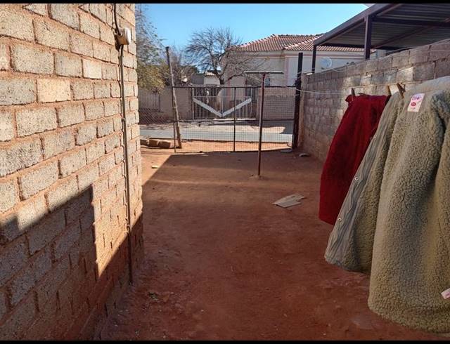 2 BEDROOM HOUSE FOR SALE IN TEMBISA EXT 11